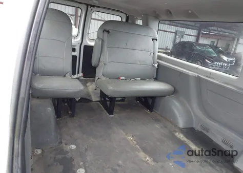 2008 Ford E-350 Super Duty Xl/Xlt z USA, uszkodzony, nr VIN 1FDSS31L28DA71925